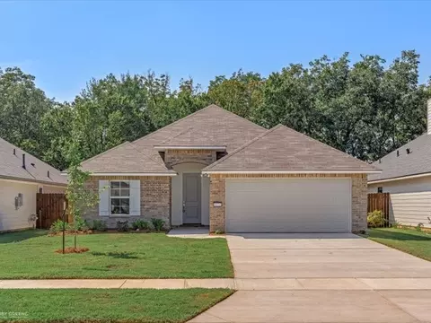 3373 Grand Lake Dr, Bossier City, LA 71111