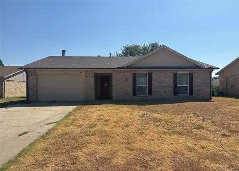 355 Ridgecrest Dr, Saginaw, TX 76179