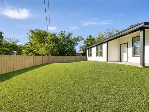 108 N Couch St, Italy, TX 76651