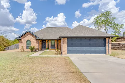 613 E 1st St, Weatherford, TX 76086