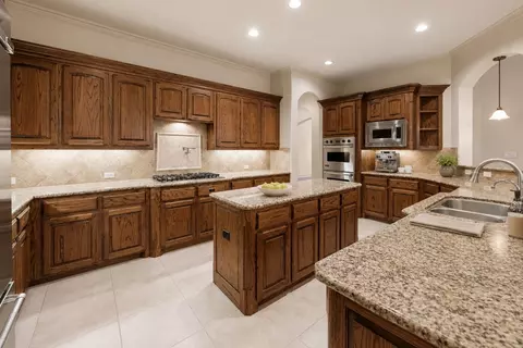 Kitchen - 1516 Silverleaf Dr, Keller, TX 76248 photo 2 of 5