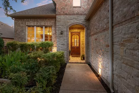 Exterior - 1516 Silverleaf Dr, Keller, TX 76248 photo 4 of 7