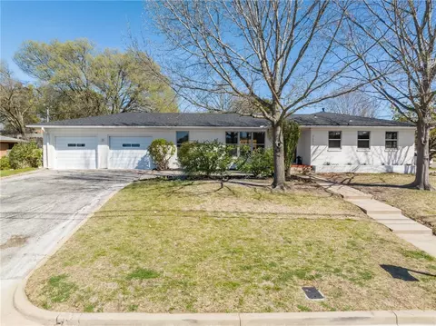2601 Mountainview Dr, Waco, TX 76710