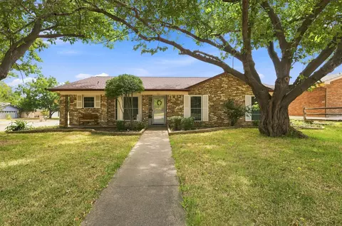 216 Old Hickory Dr, Irving, TX 75060