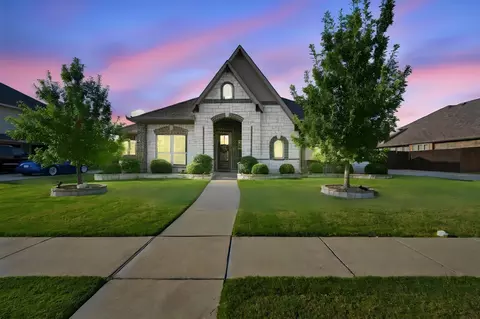 518 Stillwater Dr, Waxahachie, TX 75165