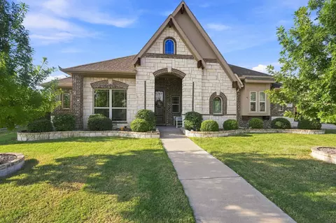 518 Stillwater Dr, Waxahachie, TX 75165