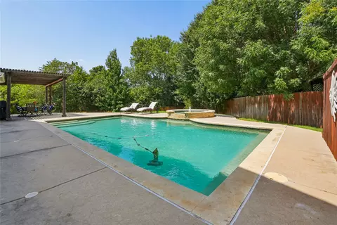 Exterior - 150 Fall Crk, Grapevine, TX 76051 photo 7 of 8