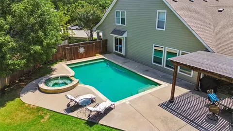 Exterior - 150 Fall Crk, Grapevine, TX 76051 photo 6 of 8