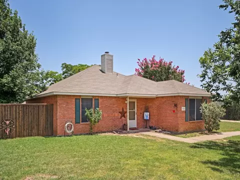 1036 Summit Dr, Justin, TX 76247
