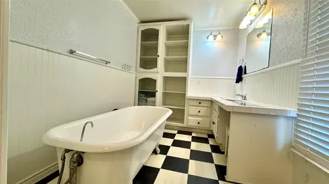 Bath - 205 Davidson Dr, Terrell, TX 75160 photo 2 of 3