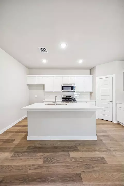 Kitchen - 1105 Bermuda Dr, Lavon, TX 75166 photo 3 of 4