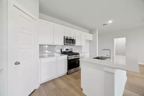 Kitchen - 768 Pescado Way, Haslet, TX 76052 photo 4 of 4