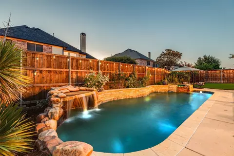 10757 Southbury Ln, Frisco, TX 75033