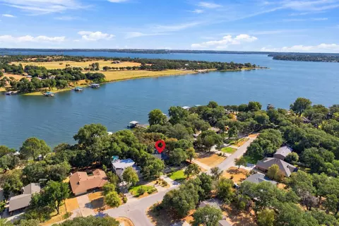 284 Shoreline Dr N, Azle, TX 76020
