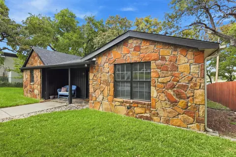 284 Shoreline Dr N, Azle, TX 76020