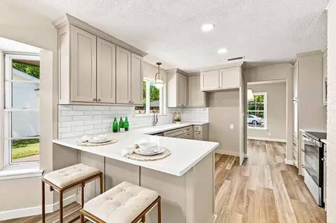 305 Brookview Dr, Hurst, TX 76054