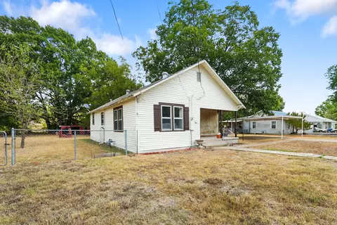 1001 S 27th St, Corsicana, TX 75110