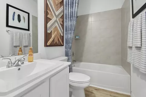 Bath - 3112 Hawkview Dr, Cleburne, TX 76031 photo 5 of 6