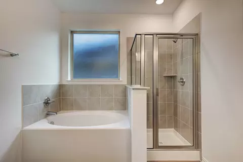 Bath - 3112 Hawkview Dr, Cleburne, TX 76031 photo 3 of 6