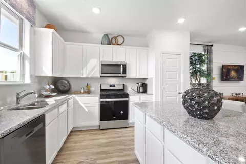 Kitchen - 3112 Hawkview Dr, Cleburne, TX 76031 photo 2 of 2