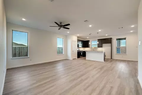 Living - 3112 Hawkview Dr, Cleburne, TX 76031 photo 2 of 3