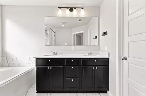 Bath - 11308 Celestial Ct, Lorena, TX 76655 photo 2 of 4