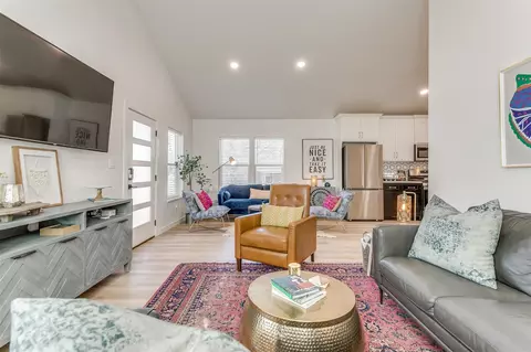 323 S Hannaford St, Granbury, TX 76048