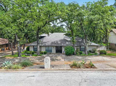 2201 Adams Dr, Arlington, TX 76011