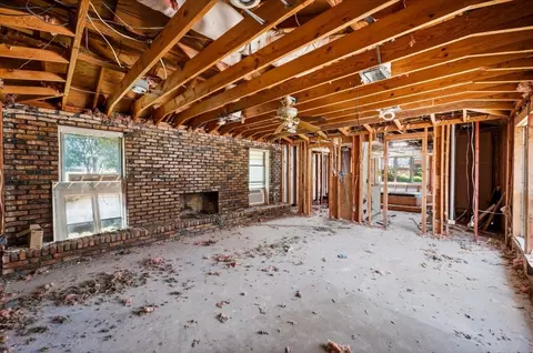 Living - 135 E Pleasant Run Rd, Cedar Hill, TX 75104 photo 1 of 2
