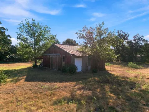 1056 E Central, Golinda, TX 76655 photo 3