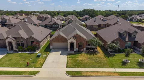 112 Constitution Dr, Joshua, TX 76058
