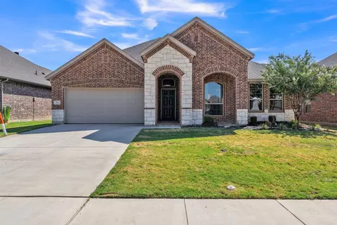 112 Constitution Dr, Joshua, TX 76058