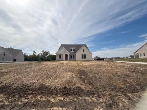 703 Deer Dale Ct, Van Alstyne, TX 75495