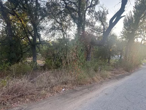 919 E Morgan St, Denison, TX 75021 photo 13