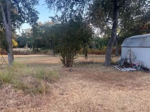 919 E Morgan St, Denison, TX 75021 photo 5