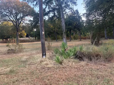 919 E Morgan St, Denison, TX 75021 photo 4