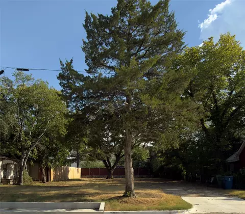 132 W College St, Lewisville, TX 75057