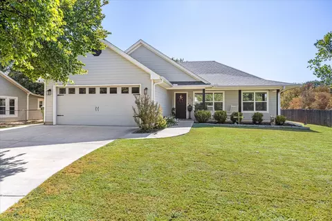 203 Paluxy St, Glen Rose, TX 76043