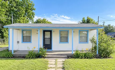 107 W College St, Milford, TX 76670