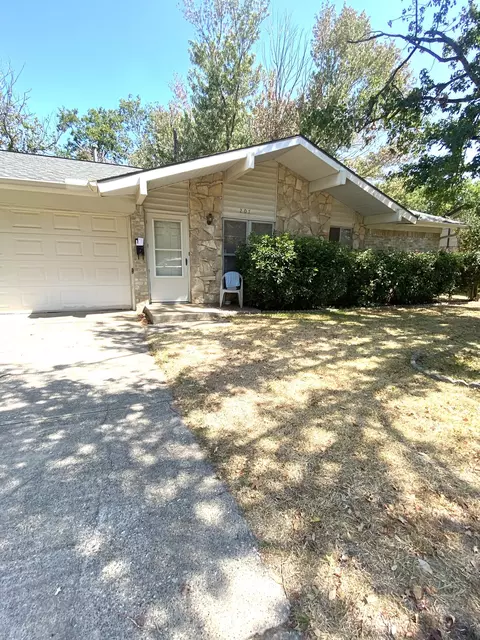 207 Centennial Dr, Lewisville, TX 75067