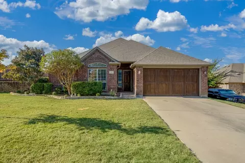 315 Castle Hill Dr, Burleson, TX 76028