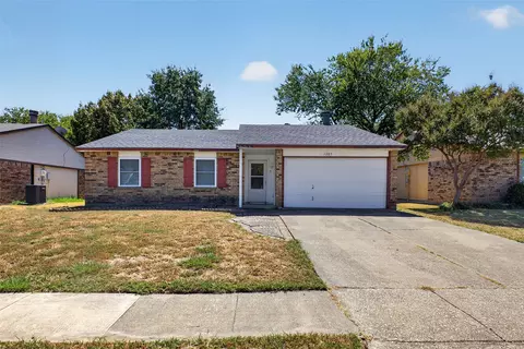 1305 Clark Trl, Grand Prairie, TX 75052