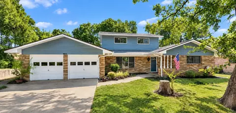 924 Wade Dr, Bedford, TX 76022