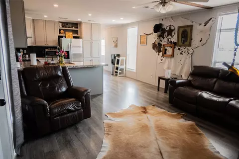502 NW B Nw Sixth St, Trent, TX 79561