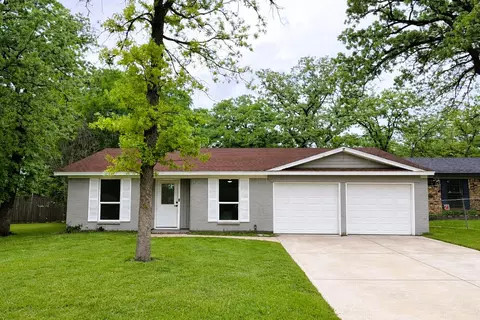 2933 Hunting Dr, Fort Worth, TX 76119