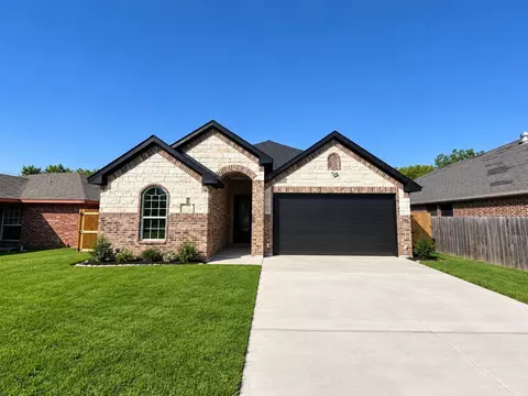 909 Meriott St, Ennis, TX 75119