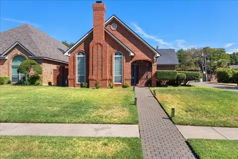 1415 Boardwalk St, Arlington, TX 76011