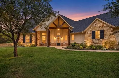605 Embers Ln, Weatherford, TX 76085