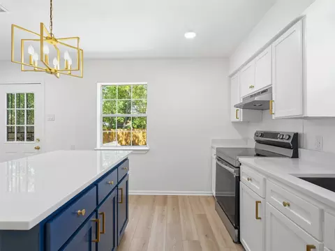 2939 Hillglenn Rd, Dallas, TX 75228