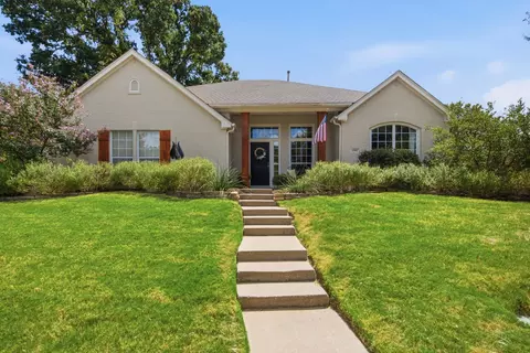 1902 Clear Creek Dr, Weatherford, TX 76087